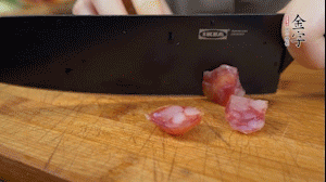 【餡料】3.金字土香腸、香菇切小丁。