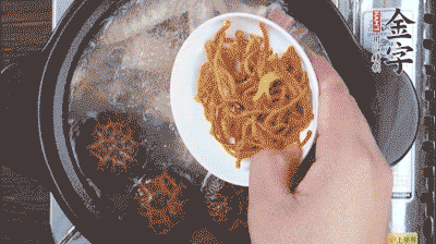 放蟲草花再煮10分鐘。