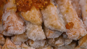 茄子撈出后放入雞精和XO醬拌均勻。
