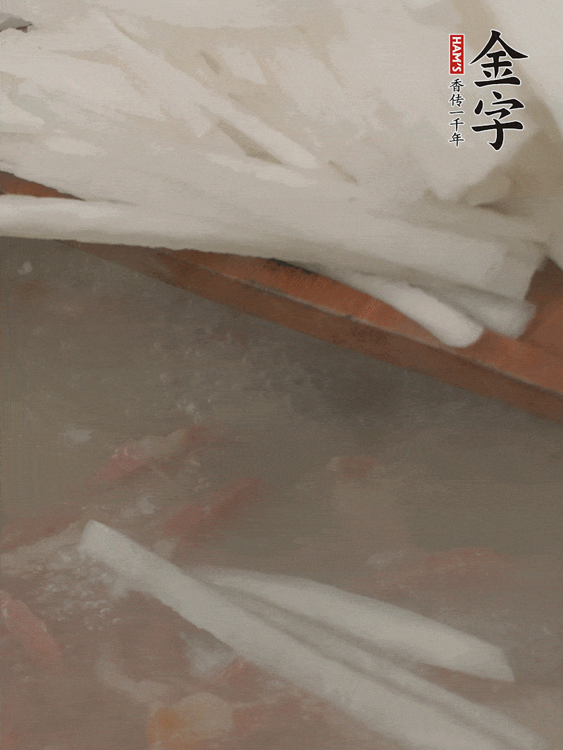 放蘿卜絲，燉5分鐘。