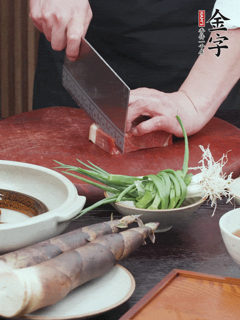 金字火腿切片；姜切片。