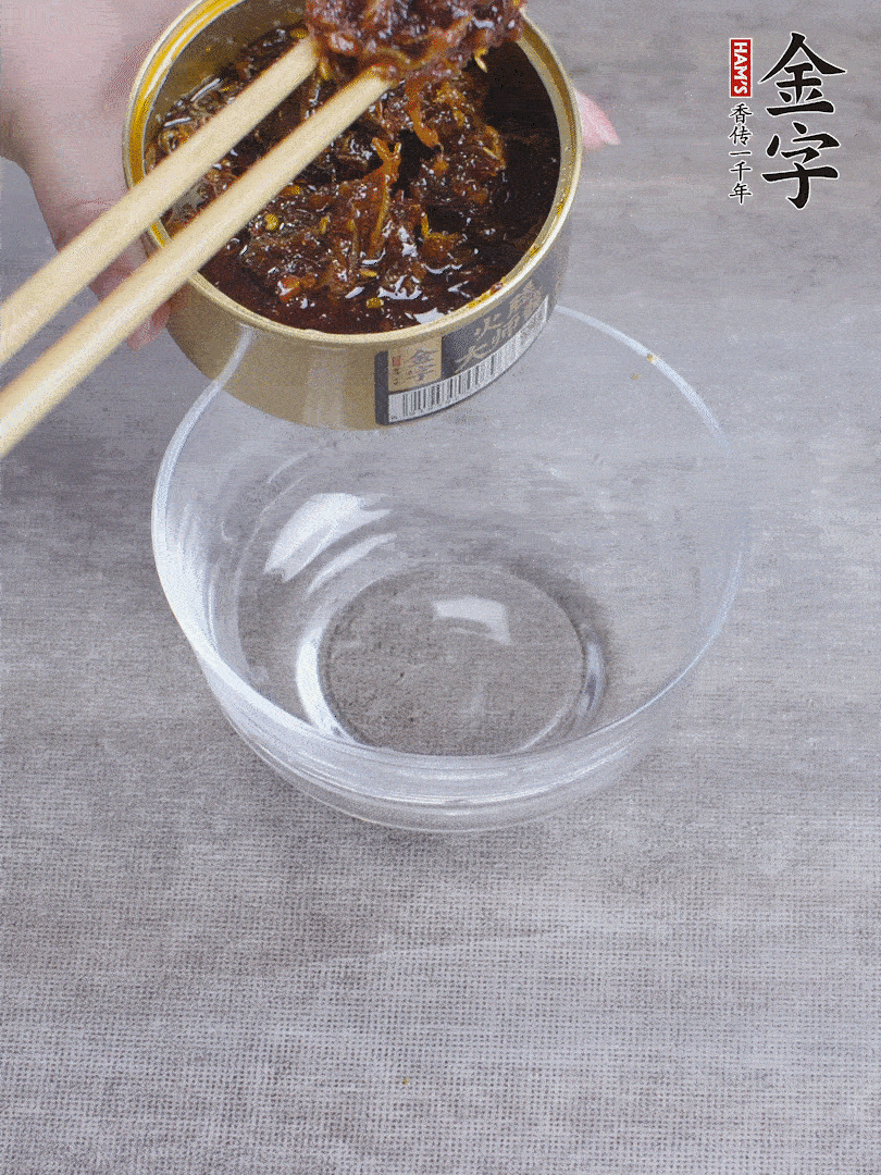 金字火腿大師醬2勺、醬油1勺、白砂糖1/2勺調(diào)勻。