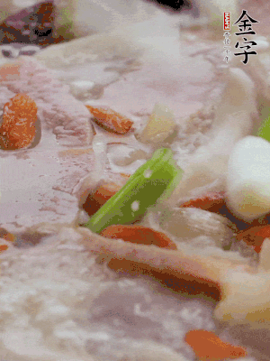 最后下枸杞、蒜白。