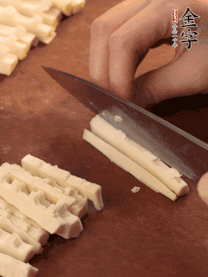 春筍、香菇分別切丁。