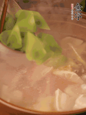 再加入焯水過的百葉結(jié)、萵筍塊燉15-20分鐘。