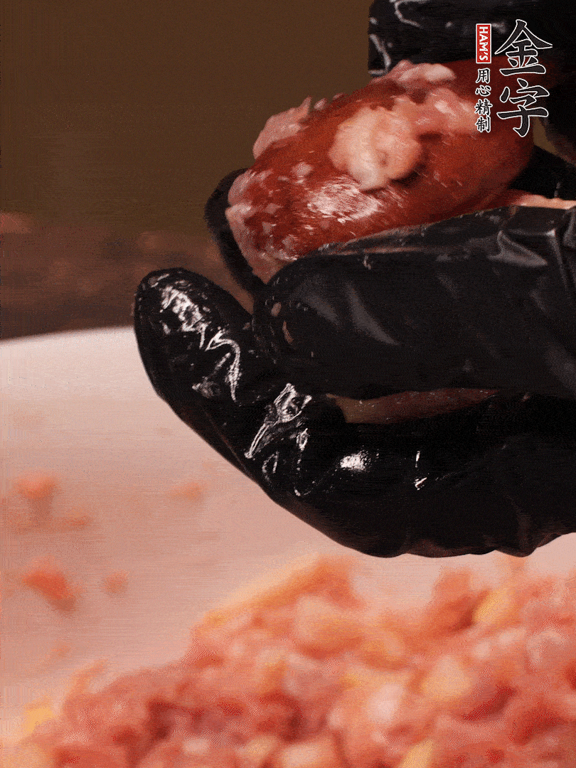 攪拌上勁，15g食用油，再攪拌一下，分成30g小圓球，冰凍1小時