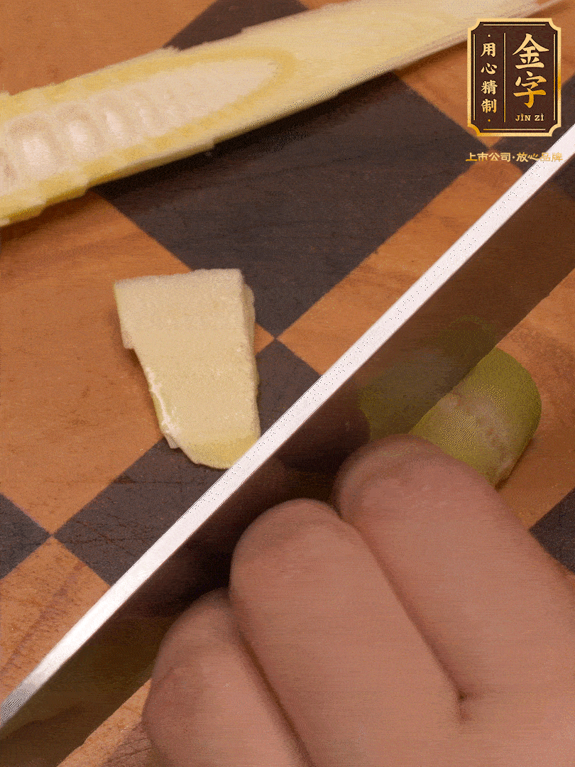 雷筍，剝?nèi)ネ鈿ぃ谐啥?>
					</div>
					<span>步驟 3/7</span>
					<p>雷筍，剝?nèi)ネ鈿?，切成?/p>
				</li><li>
					<div   id=