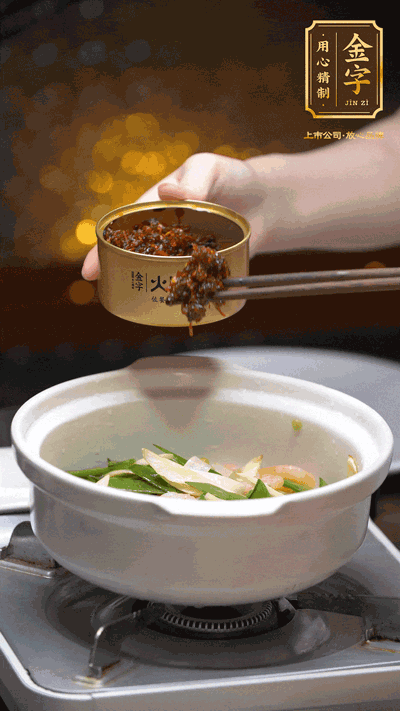 蝦仁、XO醬，猛火翻炒均勻