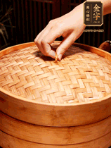 麻辣香腸蒸10分鐘，切成片，蒜苗切斜段，姜蒜干辣椒小米椒切碎