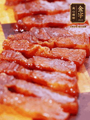 金字醬油肉煮熟，切片