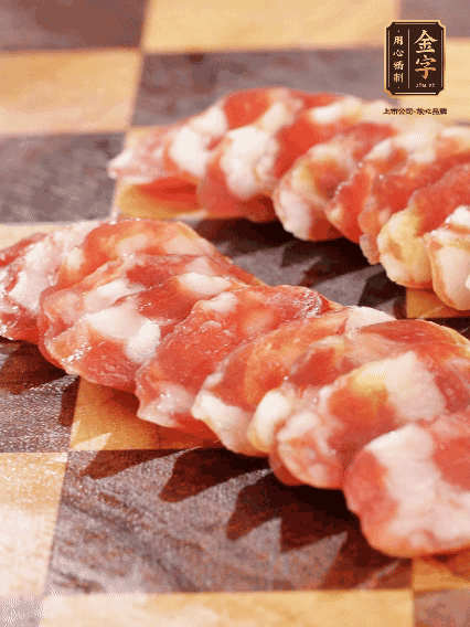 金字香腸切片，蘆筍去皮切丁