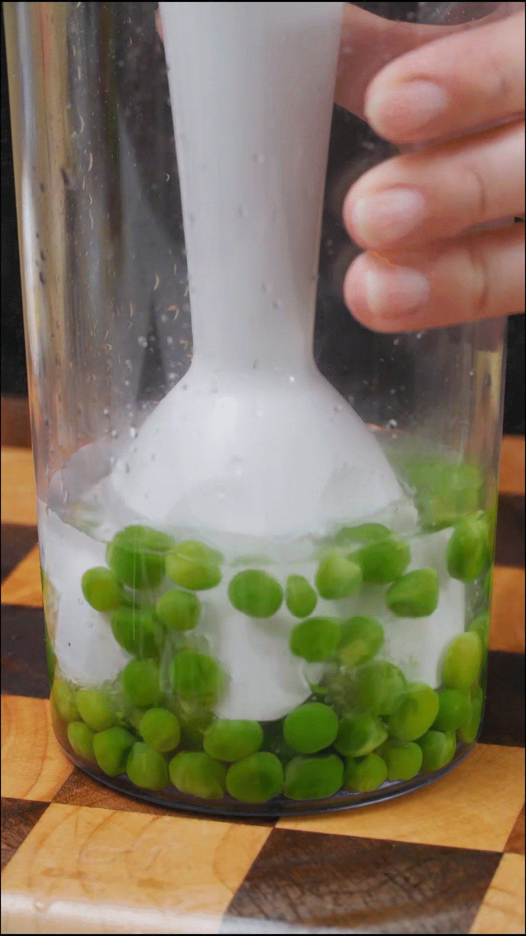 水開后放入玉米筍、豌豆斷生
