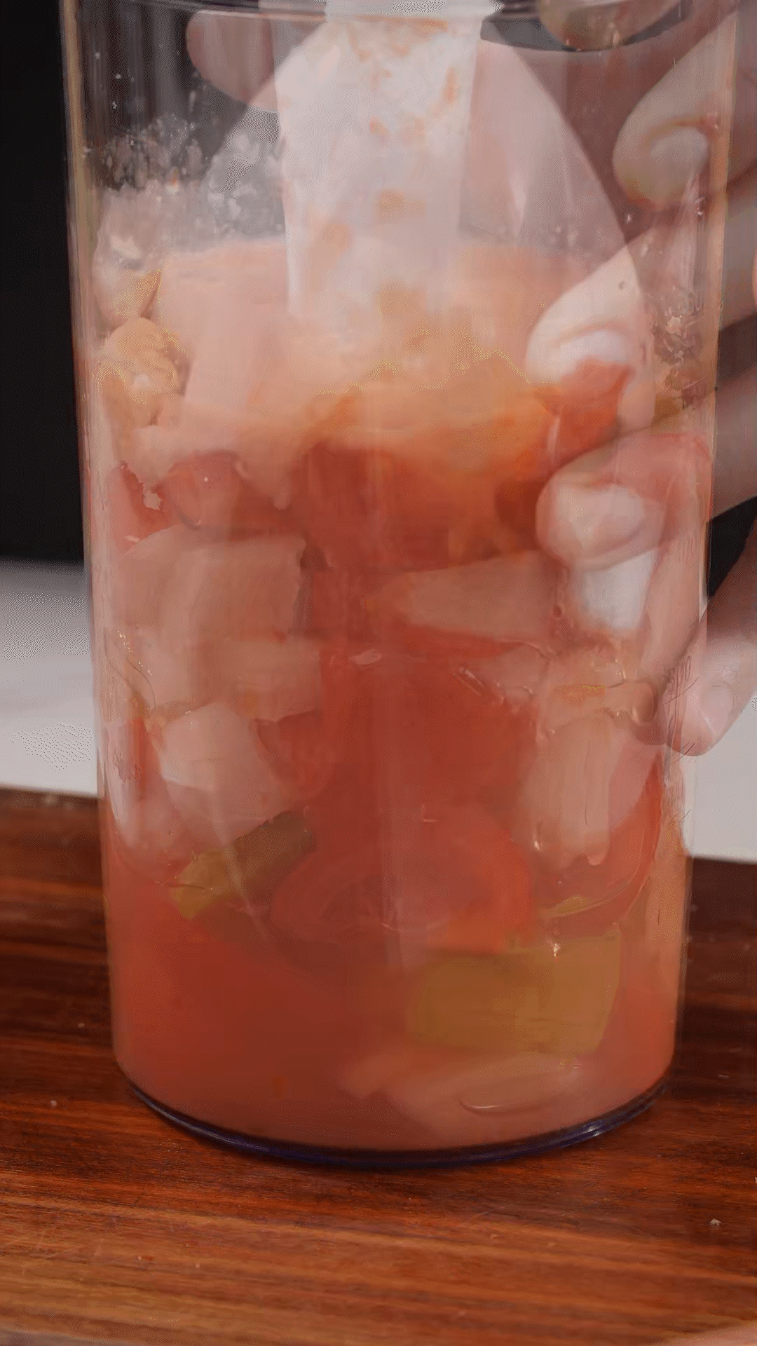 加入水、橄欖油、蘋果醋